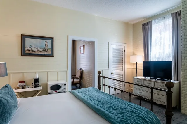 Gilbert, Suite, Queen Bed، The Gilbert Inn 3/6
