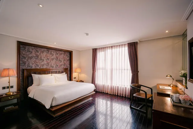 غرفة بريميير بسرير كوين، Le Jardin Hotel Haute Couture 2/2