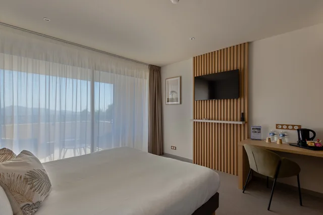 غرفة بسرير كوين لذوي الإعاقة، Domaine des Gueules Cassees 1/4