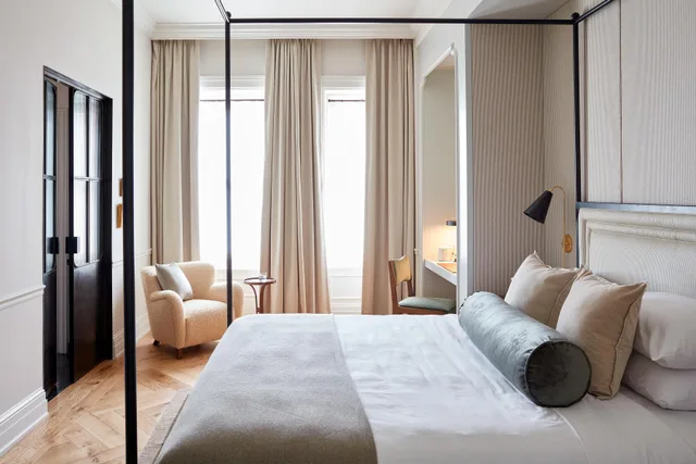 جناح، The Bellevue Hotel 1/5