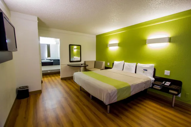 غرفة ديلوكس رباعية، Motel6 Austin, TX - Midtown 1/10