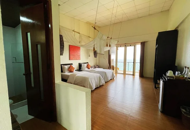 غرفة جونيور بسريرين منفصلين مع أريكة، Sunset At Aninuan Beach Resort 2/6