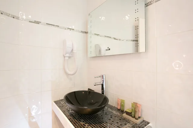 غرفة سيغنتشر بسرير كوين مع أريكة، Atelier Vavin Hotel - Paris Montparnasse (ex Atelier Saint Germain) 4/4