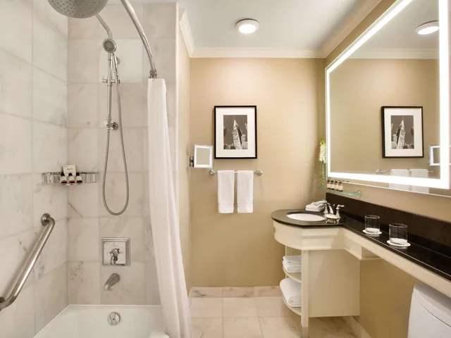Open Plan, Deluxe, 2 Double Beds, Parliament View، Fairmont Chateau Laurier 3/3