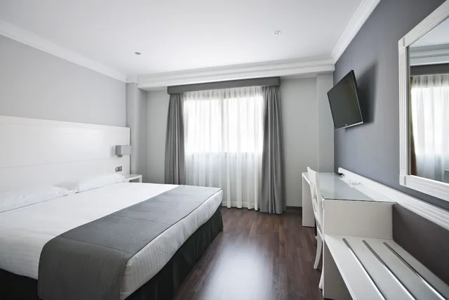 غرفة بسرير مزدوج أو سريرين منفصلين، Villa de Alcobendas 1/8