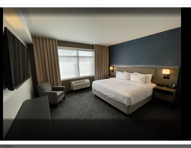 Efficiency, Suite, King Bed، Comfort Inn and Suites Kingston ON 2/7