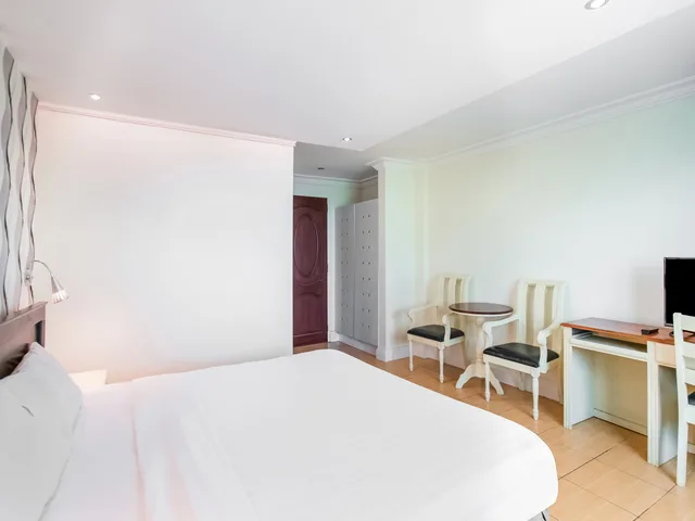 غرفة ديلوكس بسرير كينج، OYO 252 Hotel Euroasia 3/6