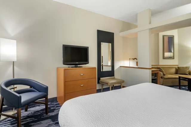 غرفة، Fairfield Inn Suites Commerce 2/3