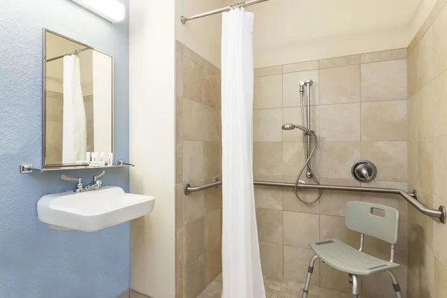 Standard, Queen Bed, Accessible, Microtel Inn & Suites by Wyndham Spring Hill/Weeki Wachee 4/5
