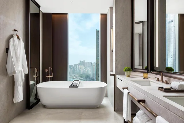 1 Bedroom, Metropolitan, Suite, King Bed, Partial Harbour View، The St. Regis Hong Kong 6/9
