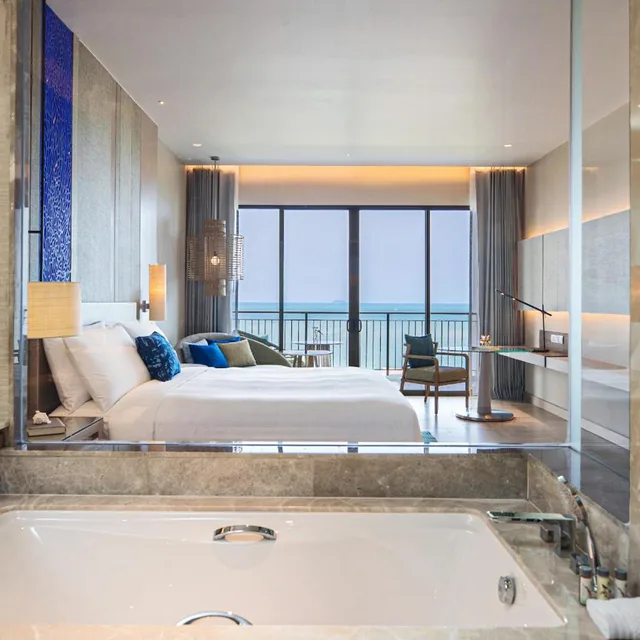 غرفة بإطلالة على البحر بشرفة، Renaissance Pattaya Resort Spa 5/10