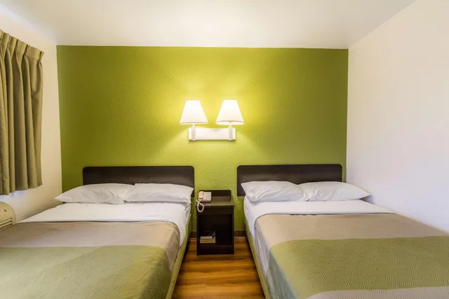 2 Queen Beds - ADA/Tub/Micfridge، Motel6 Green Bay, WI 9/10