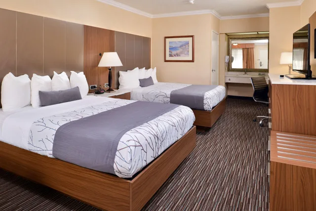 غرفة بسريرين كوين في طابق مرتفع، Best Western Airpark Hotel - Los Angeles LAX Airport 4/7