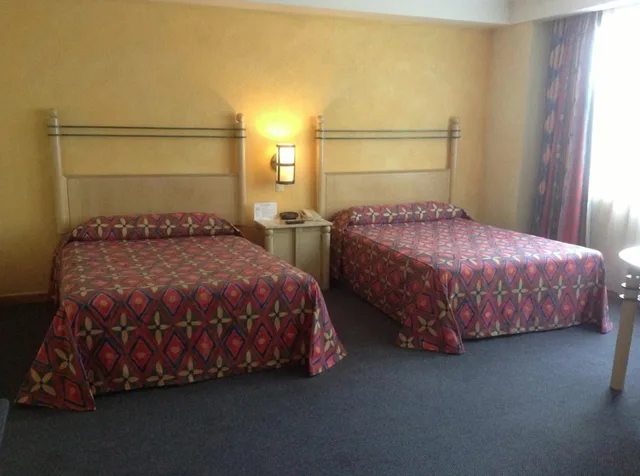 غرفة قياسية بسريرين مزدوجين، HOTEL SEVILLA 1/2