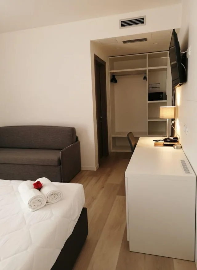 Deluxe, Queen Bed, Partial Sea View, Hotel Columbia &amp; Ninfea 1/9