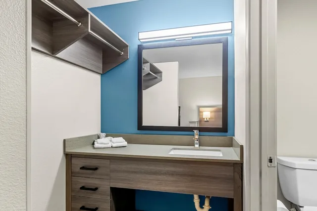 جناح استوديو بسرير كوين، Sonesta Simply Suites Stafford 4/4