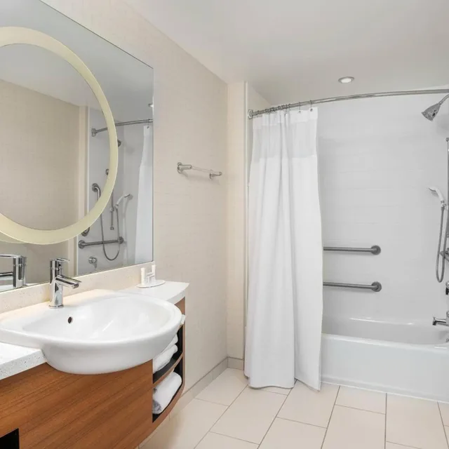 استوديو بسرير كينج مع سرير سحّاب إضافي مع أريكة، Springhill Suites Chattanooga Downtown Cameron Harbor 6/6