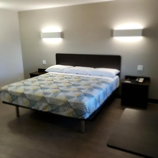 Deluxe, King Bed, Motel6 Show Low, AZ 3/10