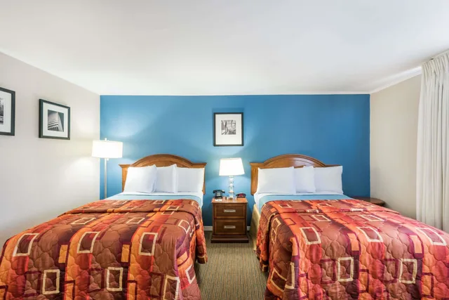 Room, 2 Double Beds, Travelodge by Wyndham Aberdeen 4/7