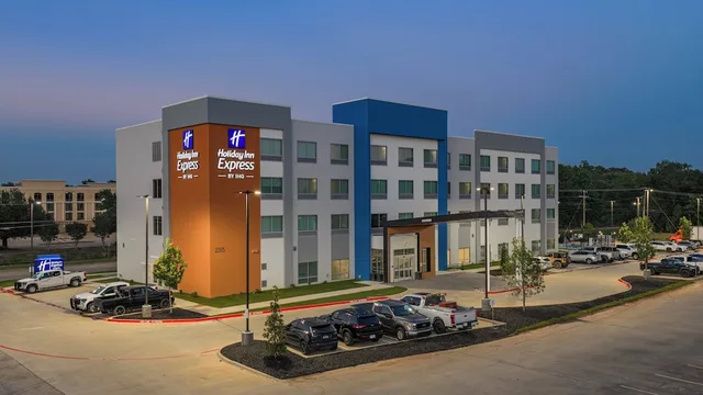 Holiday Inn Express & Suites Tyler South - University Area by IHG، تايلر 46/50