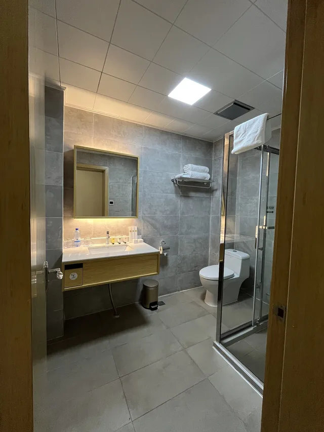 غرفة بزنس بسريرين منفصلين بإطلالة على المدينة، 2000 Hotel 5/5