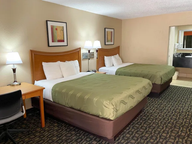 غرفة رباعية بسرير مزدوج للمدخنين، Studio6 Suites North Richland Hills, TX 1/7