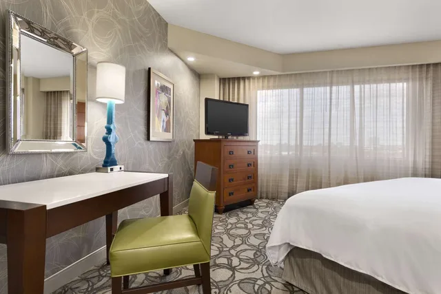 جناح بسرير كينج بغرفتي نوم، Embassy Suites by Hilton San Antonio Airport 4/5