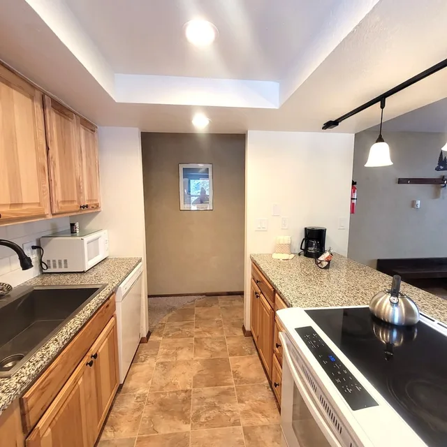 Condominium, 2 Bedrooms, King and Twin Beds, 2 Bathrooms, Sofa، Pines at Meadow Ridge 7/8