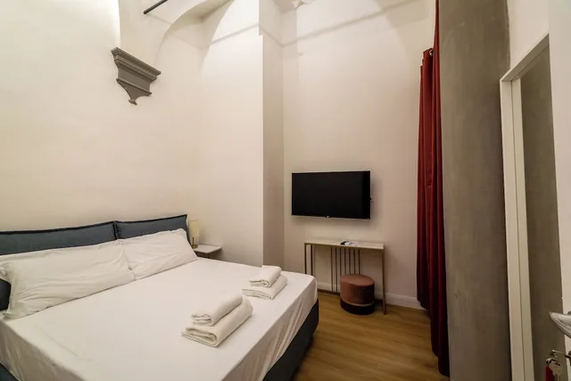 غرفة ديلوكس بسرير كوين بجاكوزي، Residenza D'epoca Galleria L'accademia 3/7