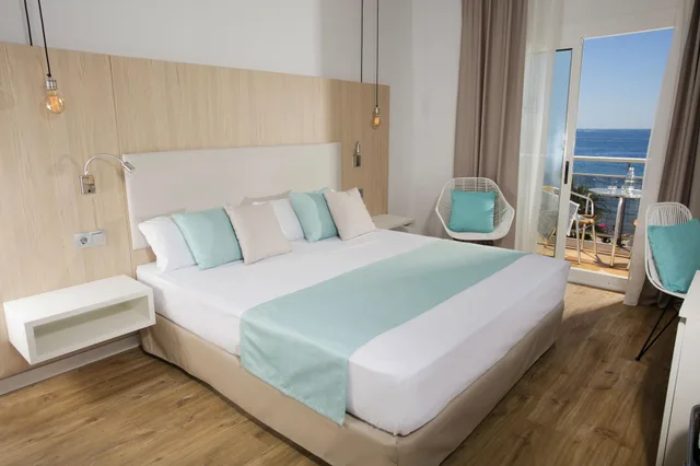 غرفة بإطلالة على البحر بشرفة مفردة بسرير مزدوج، Monterrey Hotel 3/10