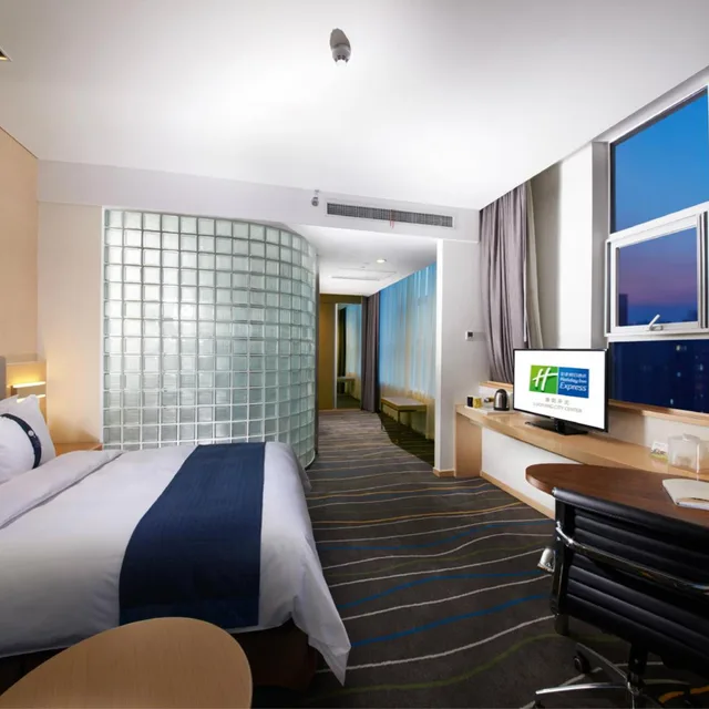 غرفة قياسية بسرير كينج وسرير كوين، Holiday Inn Express Luoyang City Center 2/4