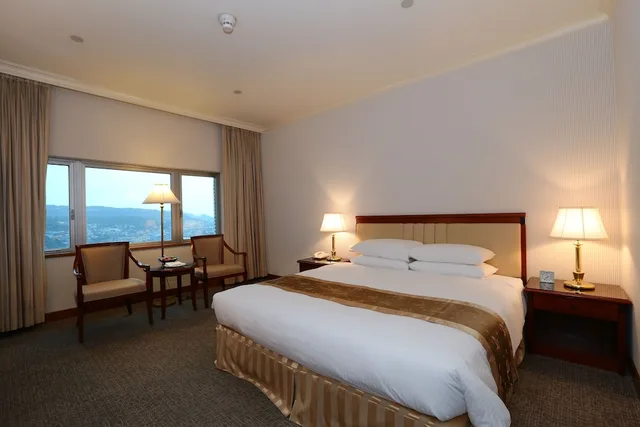 Harbor, King Bed، Evergreen Laurel 9/10
