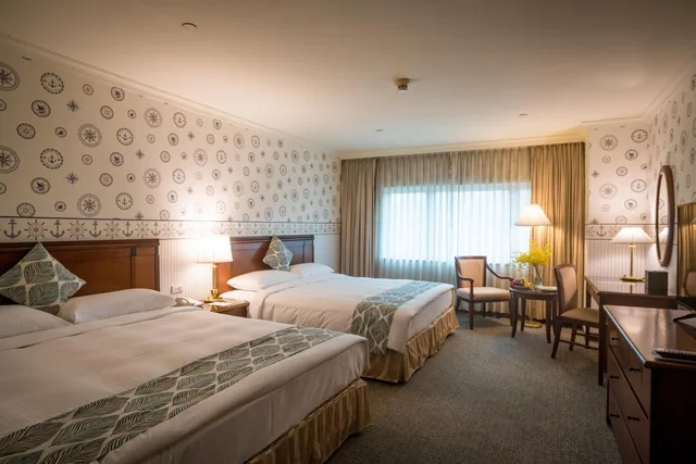 Family, 2 Queen Beds, Ocean View, Evergreen Laurel 2/2