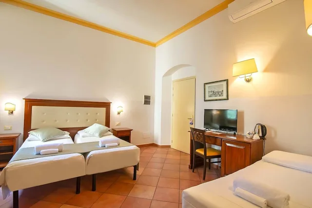 غرفة كلاسيكية ثلاثية بثلاثة أسرّة، Residenza Hotel Cimabue 2/10