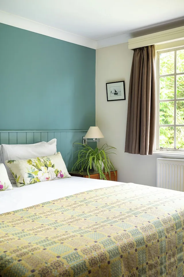 Standard, Twin Beds, The Knoll House 3/7