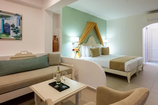 غرفة فاخرة سوبيريور بإطلالة على الحديقة، Alexander Beach Hotel & Village Resort 1/2