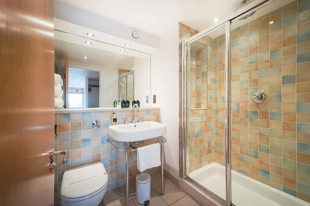 2 Bedrooms, Classic, Apartment, Double and Twin Beds, Partial View, 2 Bathrooms، Highland Apartments By Mansley 6/8