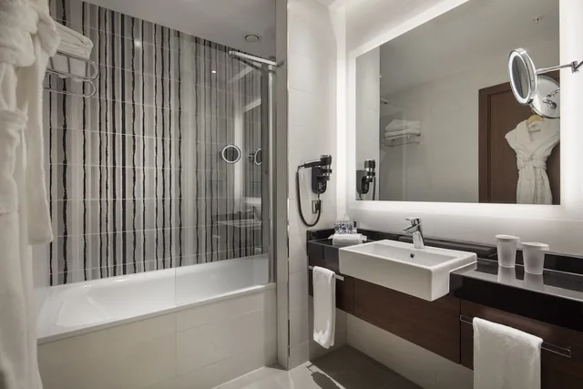 غرفة قياسية بسرير كينج بإطلالة على البحر، Holiday Inn ISTANBUL - TUZLA BAY 1/1
