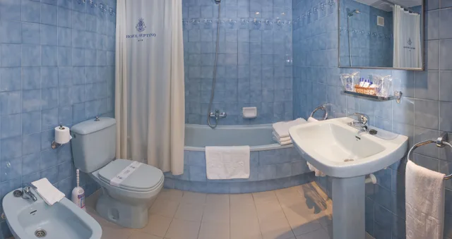 غرفة بسرير كوين وسرير فردي بشرفة، GHT Neptuno Venus & Spa 10/10