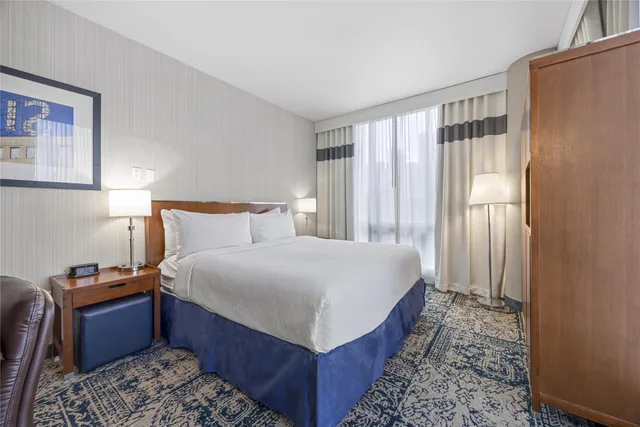 غرفة ركنية بسرير كينج بإطلالة على المدينة، Vista LIC Hotel, BW Premier Collection 1/2