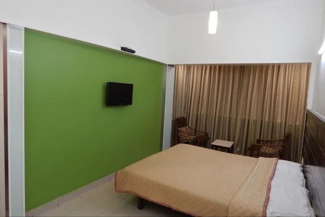 غرفة ديلوكس بسرير كوين، Hotel Raviraj 2/4