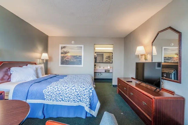 غرفة بسرير كوين للمدخنين، Ozark Junction Inn 3/7