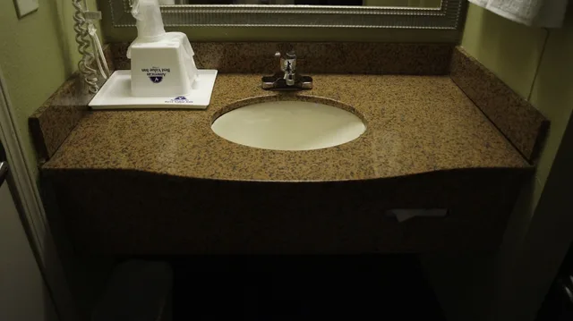 غرفة بسرير كينج، Americas Best Value Inn St Louis/Downtown 2/2