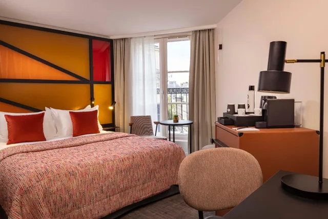 غرفة بريستيج بسرير كوين بشرفة، Le 12 Hotel 1/2