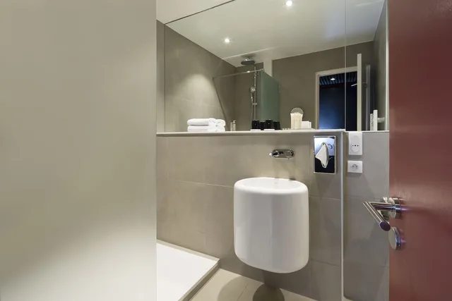 غرفة قياسية ثلاثية بسرير كوين وسرير فردي، Hotel Diana Dauphine 3/4