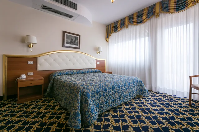غرفة بسرير مزدوج بإطلالة على البحيرة، Hotel Milan Speranza Au Lac 3/3