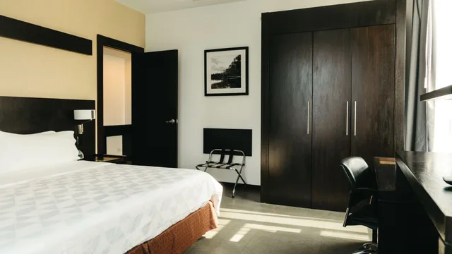 غرفة بسرير كينج، Holiday Inn Guayaquil Airport 7/9