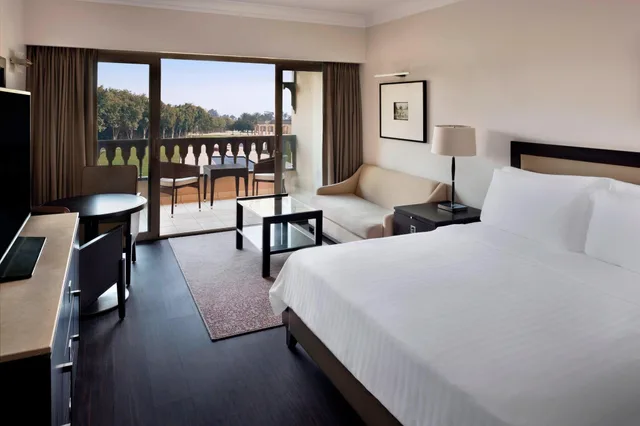 غرفة ديلوكس بسرير مزدوج بإطلالة على الحديقة، Marriott Mena House Cairo 1/5
