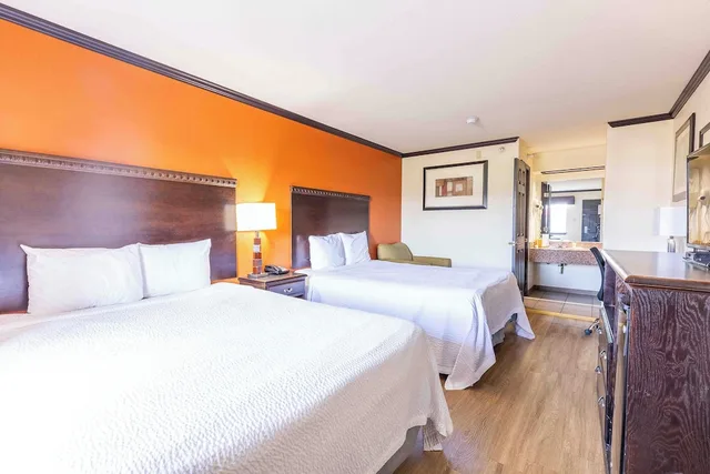 غرفة بسريرين مزدوجين، Days Inn by Wyndham Oklahoma City/Moore 1/10