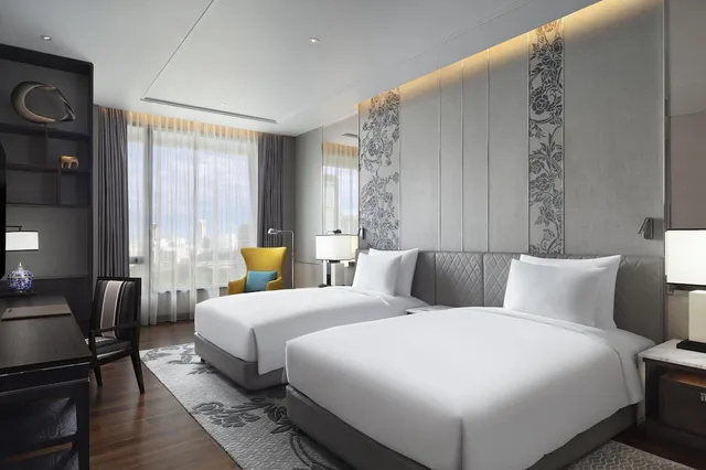 جناح بريميير بسرير كينج وسريرين منفصلين بشرفة بغرفتي نوم مع دخول الصالة، Sindhorn Kempinski Hotel Bangkok 2/5